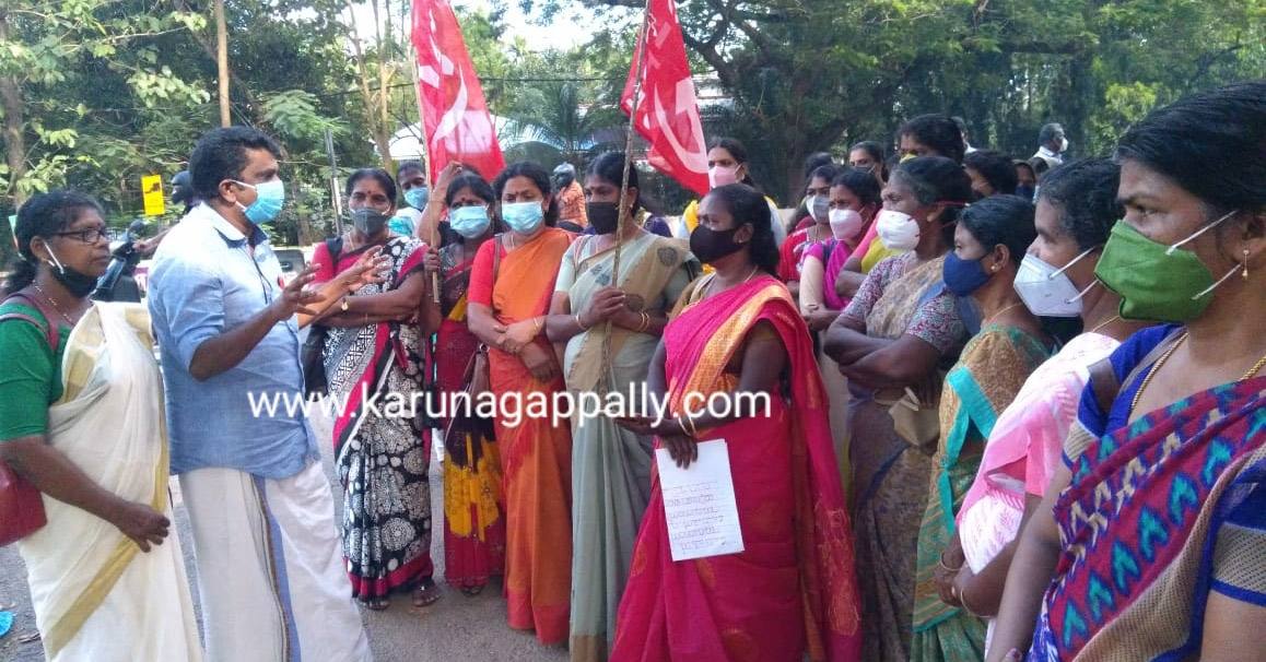 അംഗൻവാടി ജീവനക്കാർ പ്രതിഷേധിച്ചു…. കരുനാഗപ്പള്ളിയിലെ വിശേഷങ്ങളുമായി
